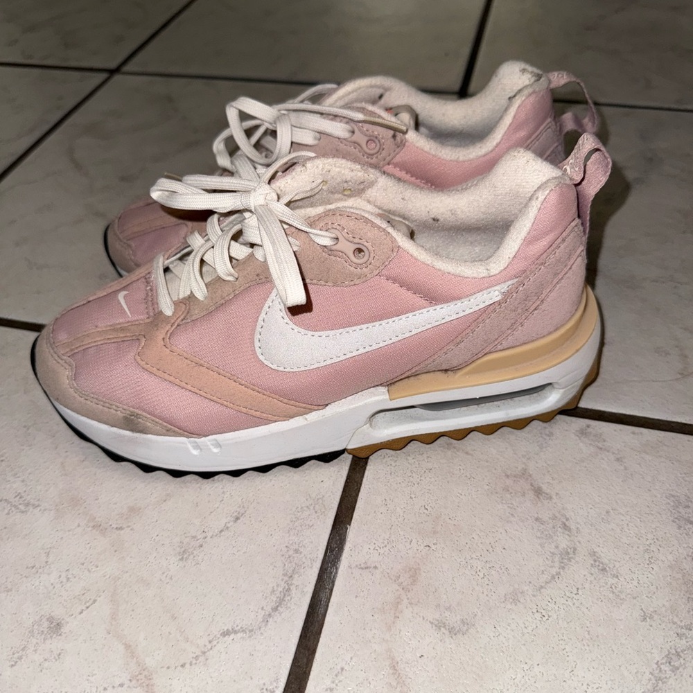 Nike Women's Sneakers in Pink and White